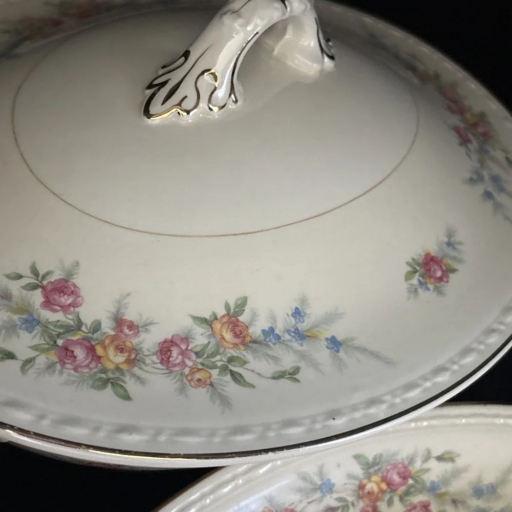 Homer Laughlin GEORGIAN  EGGSHELL Roses Covered Casserole + Oval Serving Bowl